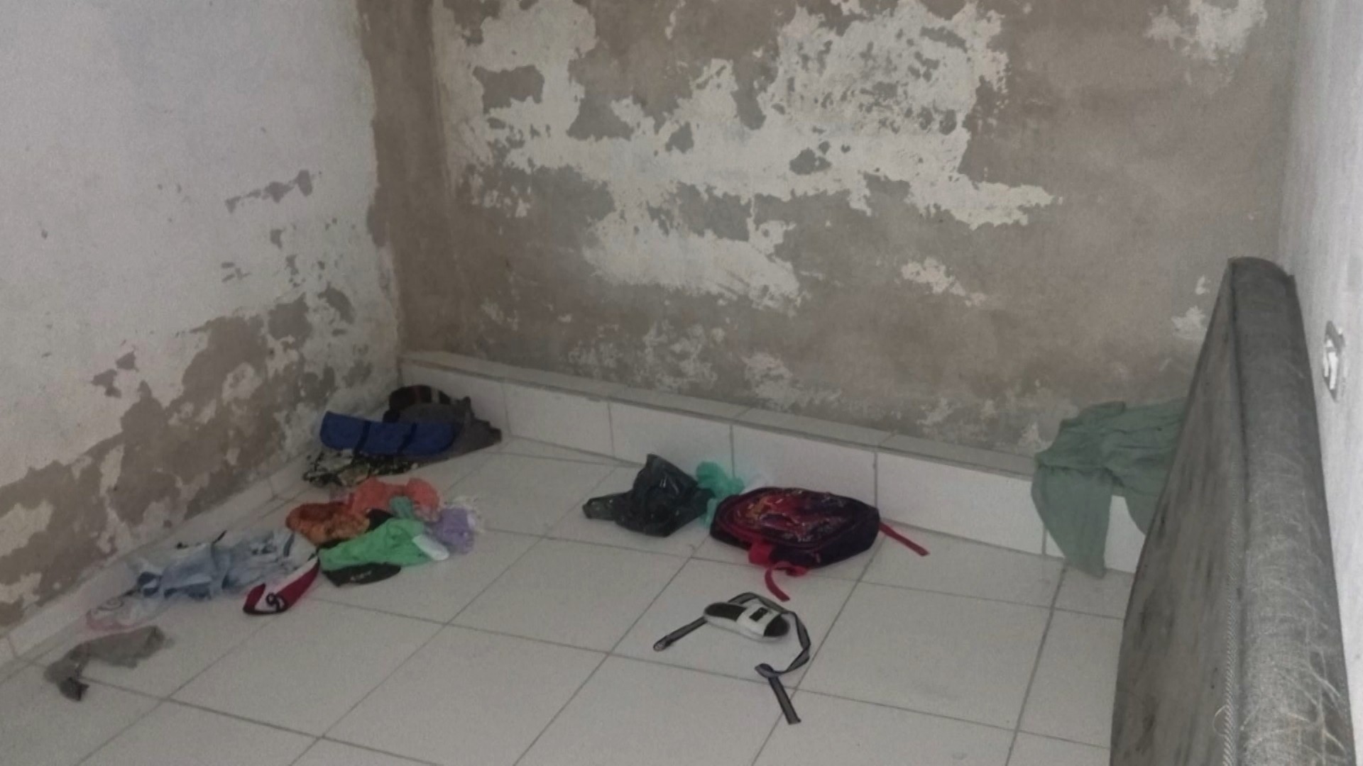Mãe é presa por deixar filhos sozinhos e sem comida em casa; um deles diz que foi estuprado pelo padrasto no ES