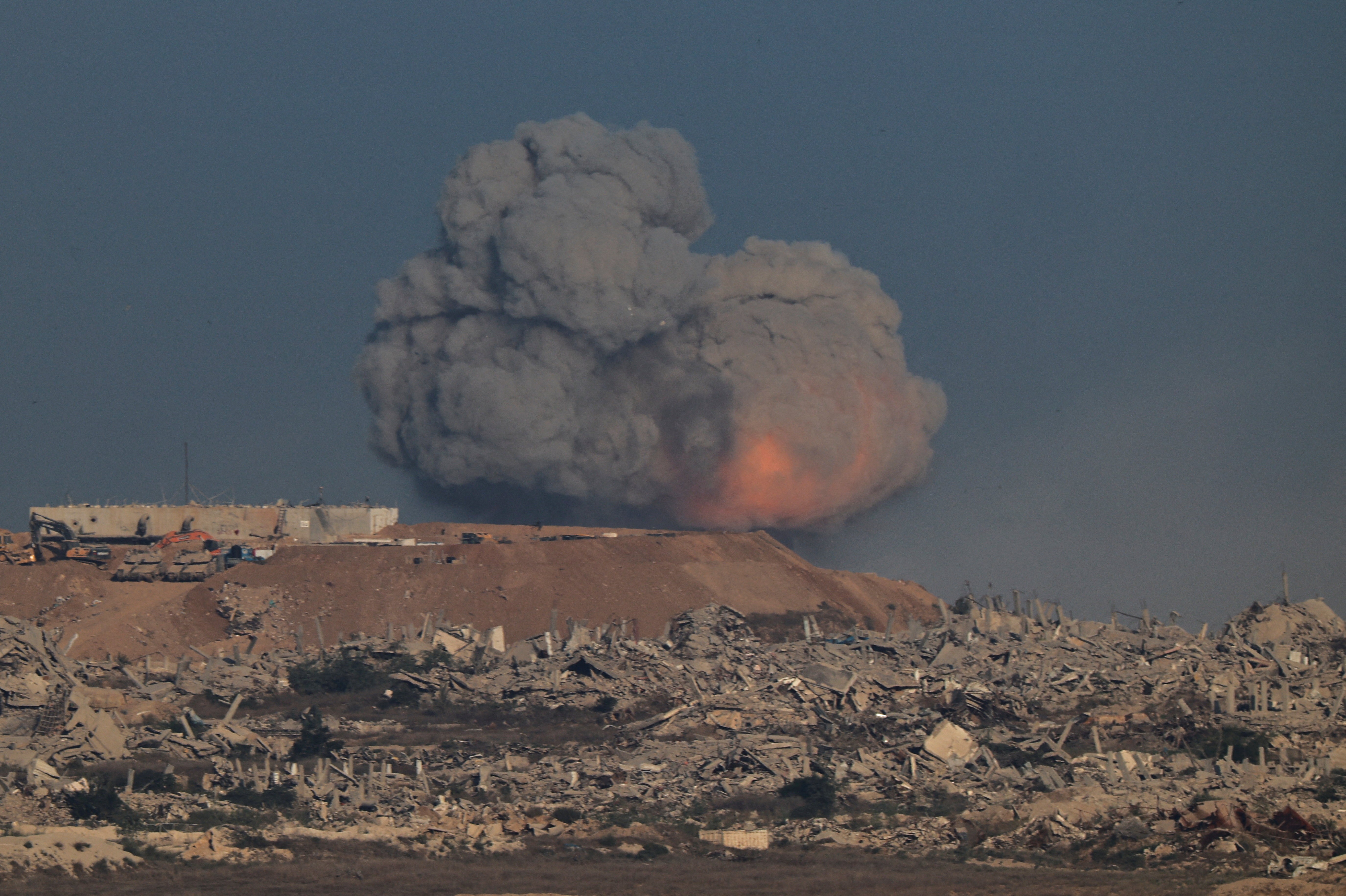 Israel bombardeia subúrbios da Cidade de Gaza e deixa 18 mortos
