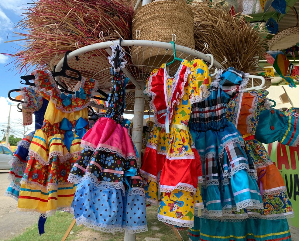 Comércio de roupas juninas — Foto: Wesley Duarte