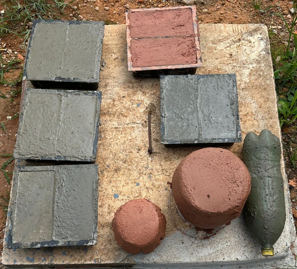 Tijolo sustentável é composto por areia, algodão, cimento e água. — Foto: Manoela Dias