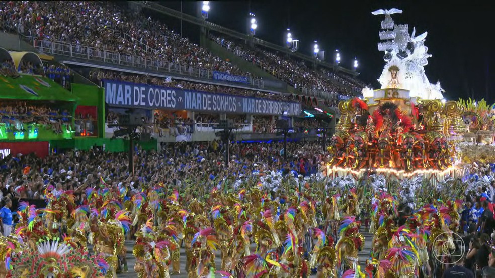 Na despedida de Neguinho, a Beija-Flor é campeã do carnaval do Rio — Foto: Jornal Nacional/ Reprodução