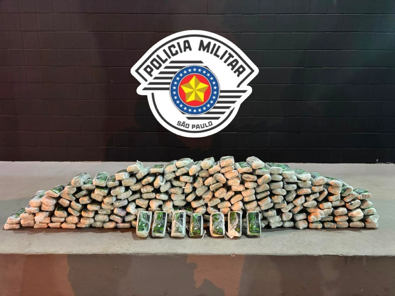 Homem é preso suspeito de transportar cerca de 200 tijolos de maconha em rodovia de Avaré