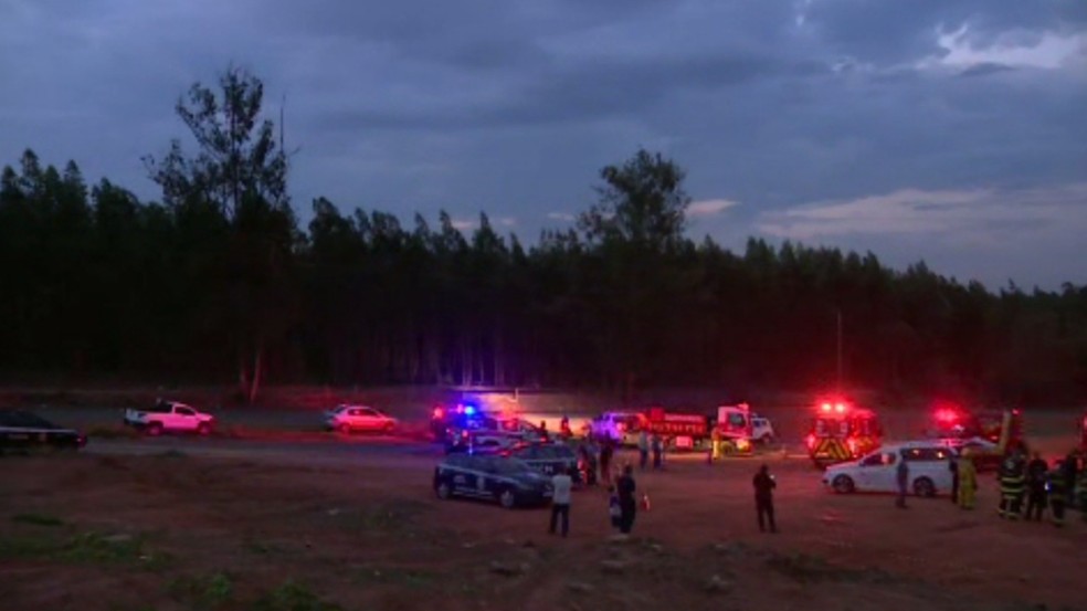 Avião de pequeno porte cai, pega fogo e piloto morre em Mogi Mirim — Foto: Reprodução/EPTV