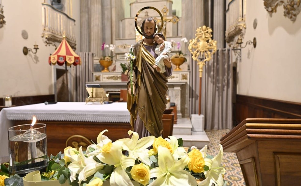 Imagem de São José na Basílica Histórica, em São José dos Campos, durante a novena dedicada ao padroeiro. — Foto: Thiago Leon/Santuário Nacional