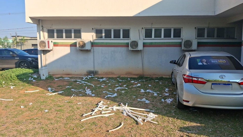 Além de afetar a estrutura da unidade, o furto prejudicou diretamente os moradores que dependem do posto para atendimento de saúde — Foto: Assessoria/SMS