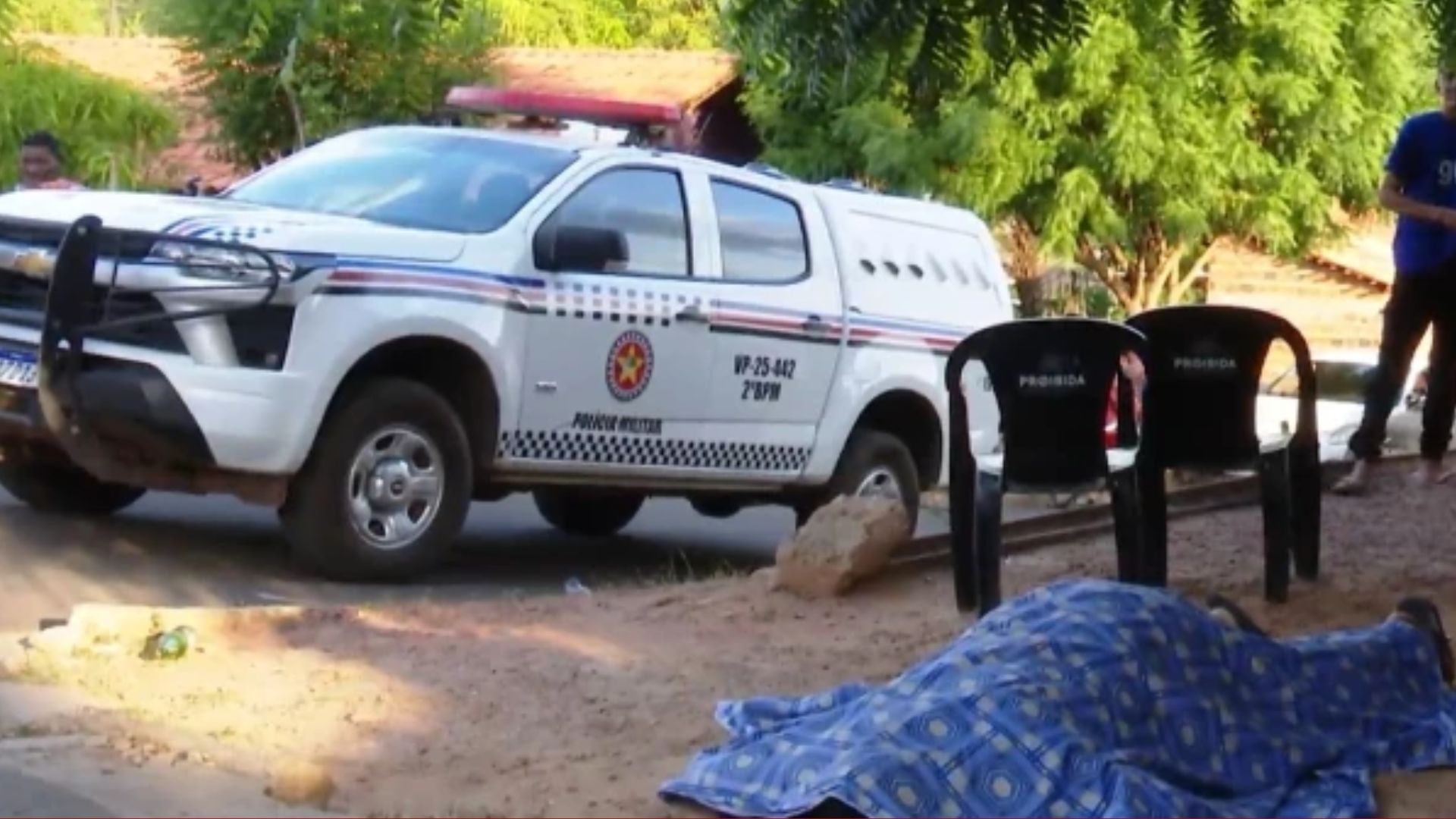 Homem é morto a tiros por dupla encapuzada dentro de bar em Caxias (MA)
