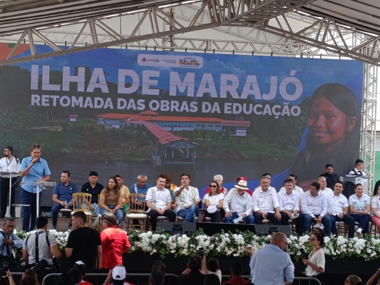 No Marajó, Lula inaugura creche, anuncia investimentos e promete 'melhor COP, até com carapanã picando gringo'