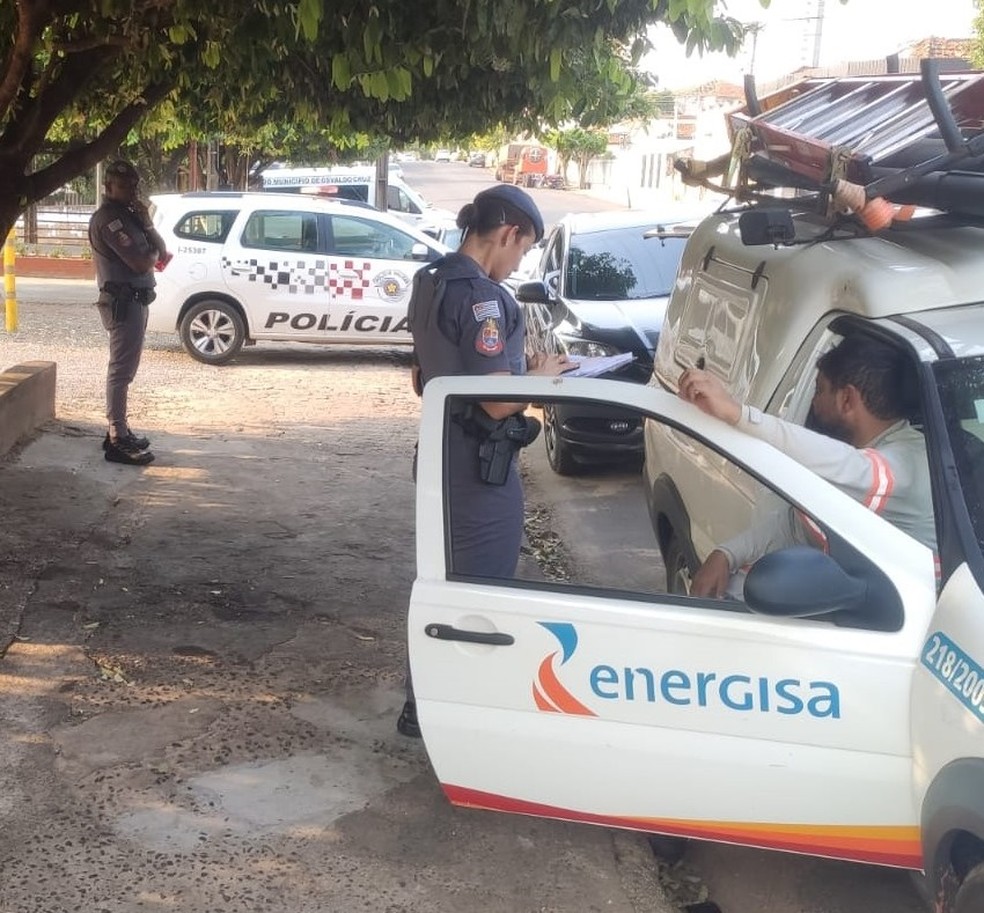 Estabelecimento comercial é flagrado desviando energia, em Osvaldo Cruz (SP) — Foto: Energisa