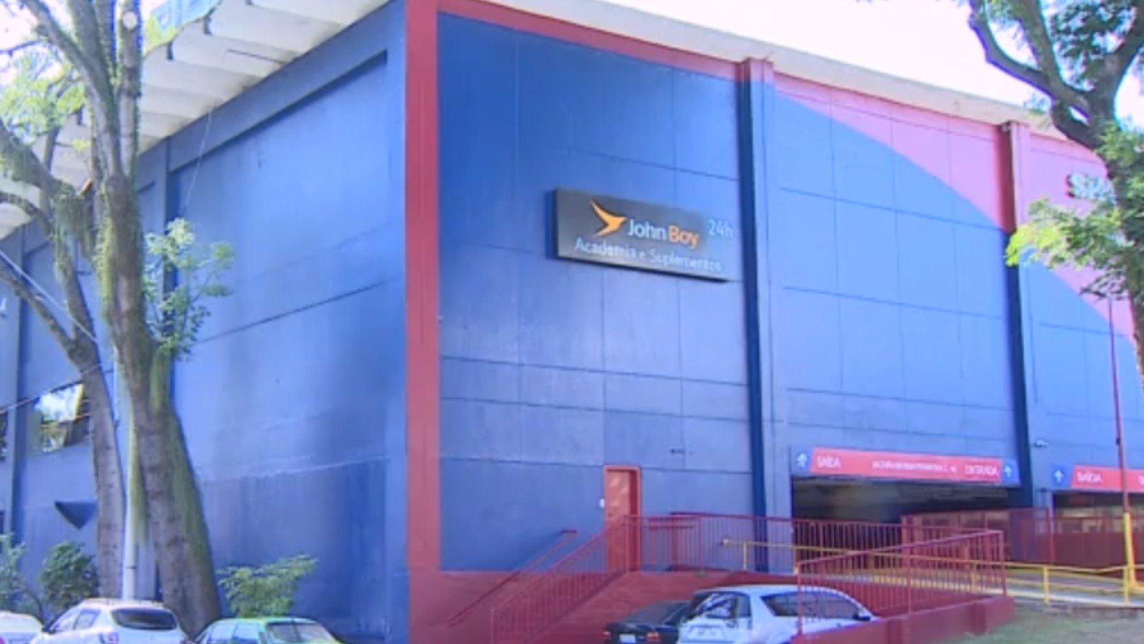 Após polêmica sobre cobrir top, academia de São José pede desculpa à aluna e cita revisão de protocolos de atendimento