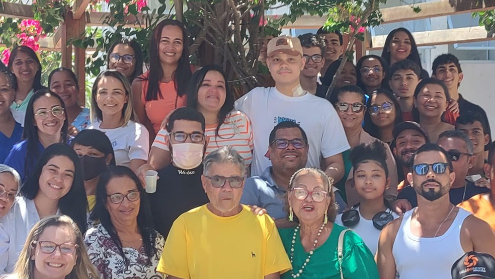 Yan teve presença de amigos e familiares durante alta hospitalar — Foto: Erik Maia/TV Gazeta