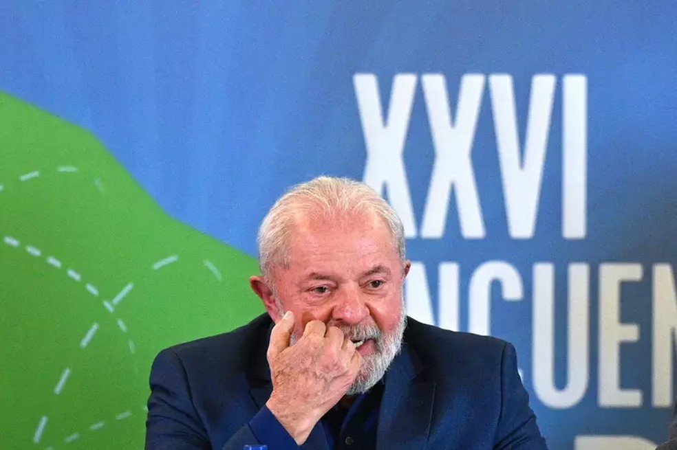 Diretor da Quaest avalia que a percepção de melhora no cenário político pode ter influenciado parte do eleitor que votou em Bolsonaro e que, agora, aprova Lula — Foto: Reuters
