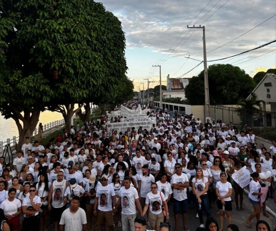 Familiares e amigos de adolescente encontrado morto com sinais de extrema violência fazem protesto por justiça em Portel, no Marajó