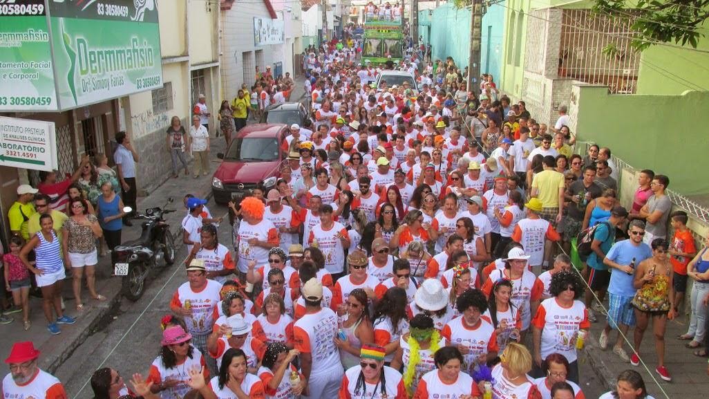 Juiz suspende decreto que proibia desfile de blocos durante o Carnaval em Campina Grande