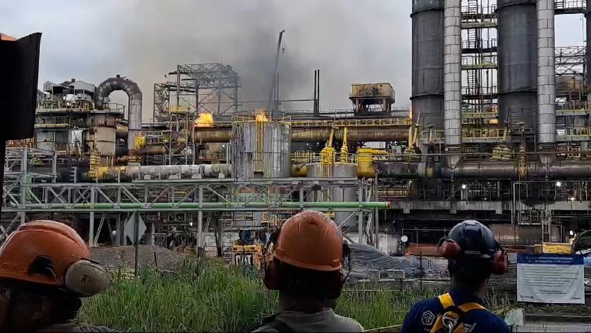 VÍDEO: Fogo em siderúrgica no ES assusta funcionários