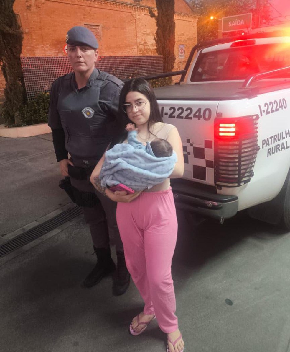 Em Tatuí (SP) bebê de nove dias foi salvo pela PM após se engasgar com o leite — Foto: Divulgação/Polícia Militar