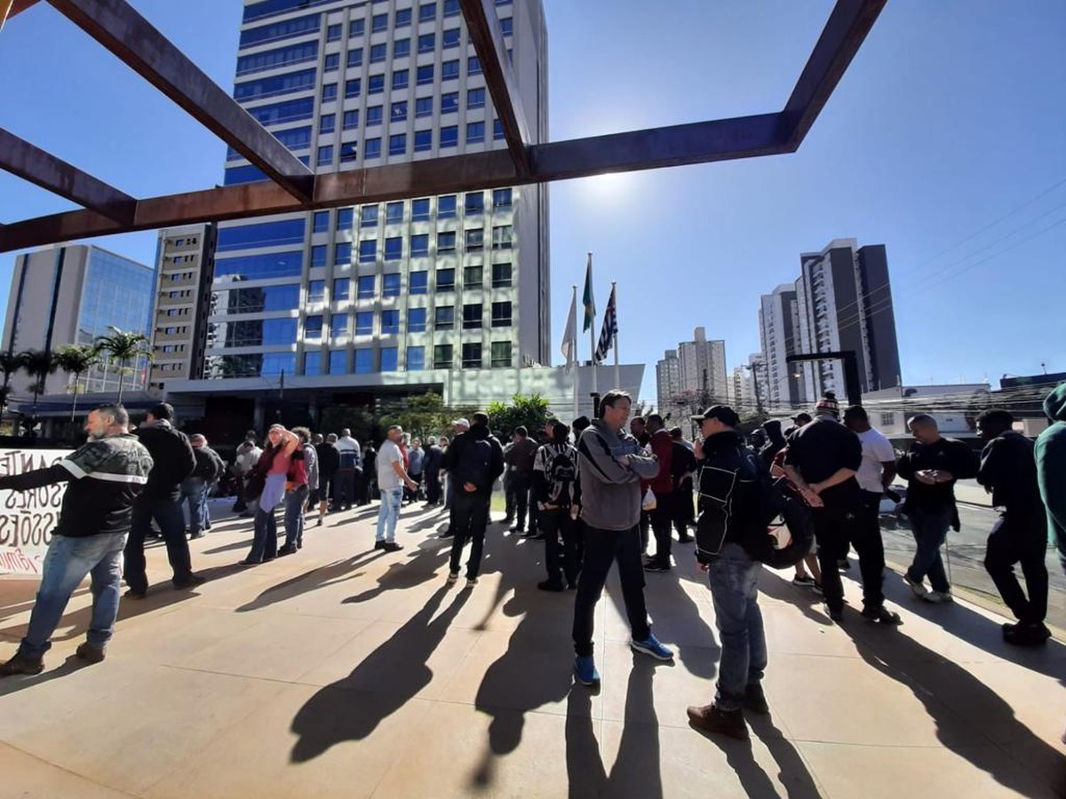 Demonstranten protestieren gegen Outsourcing bei Mercedes-Benz in Campinas;  MPT markiert Zielgruppe für die Vermittlung von Geschäften |  Campina und Territorium