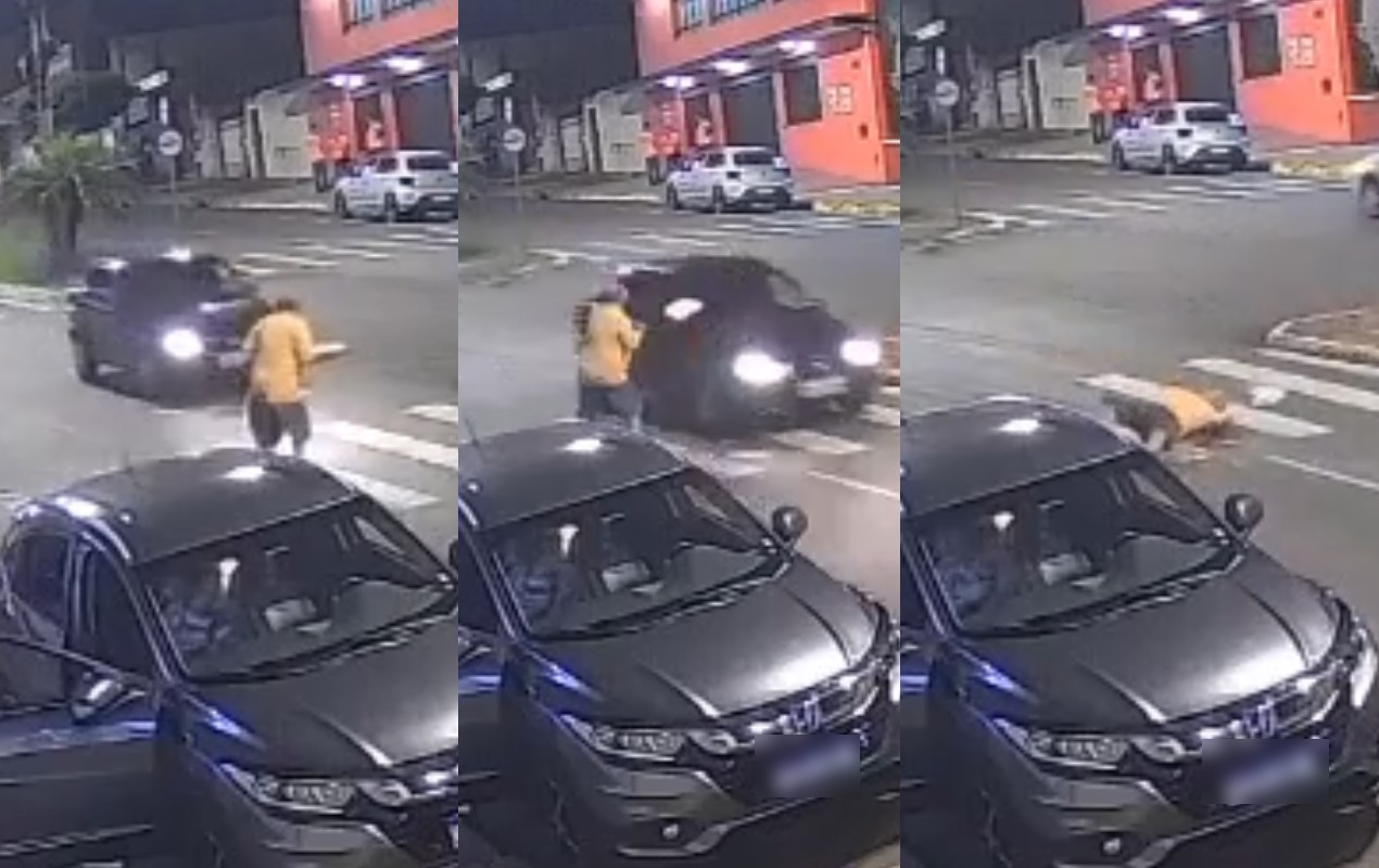 VÍDEO: homem sai de esfiharia, se assusta com carro ao atravessar avenida e derruba esfihas recém-compradas