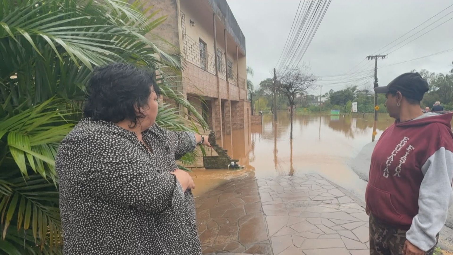 'Não dá para perder tudo de novo', diz moradora de Lajeado; mais de 500 pessoas tiveram que deixar suas casas na cidade do RS