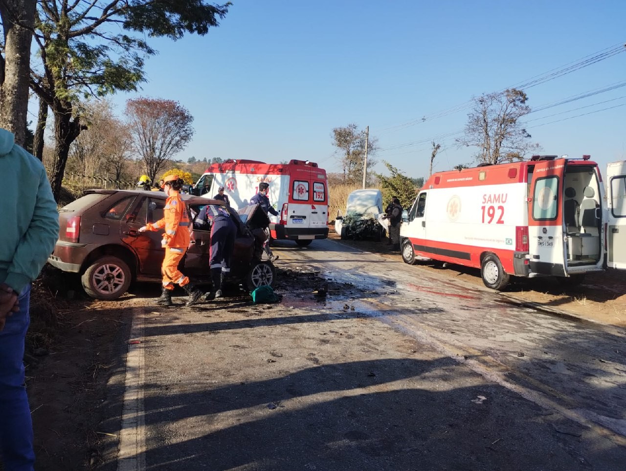 Mulher morre em acidente na Grande BH; outras quatros pessoas ficam feridas