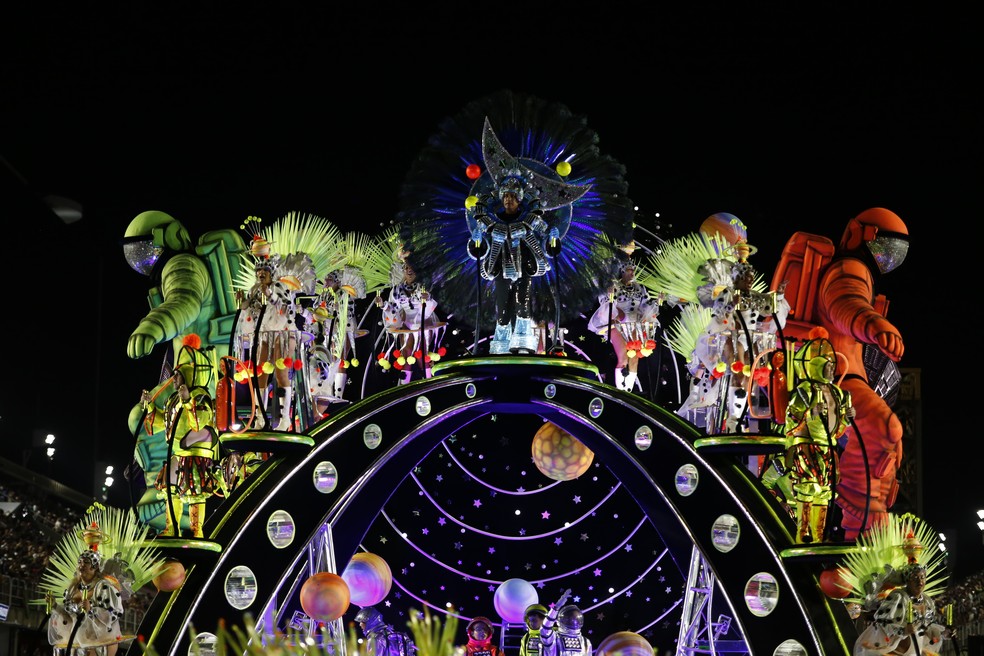 Carro alegórico "Cosmos", da Mocidade Independente de Padre Miguel — Foto: João Salles | Riotur