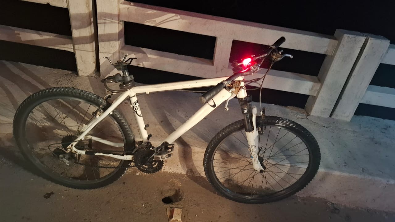 Ciclista fica gravemente ferido após ser atingido por caminhão em ponte na BR-262