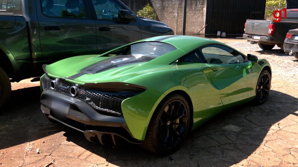 Carro de influenciadora foi apreendido pela Polícia Civil — Foto: Reprodução/TV Anhanguera