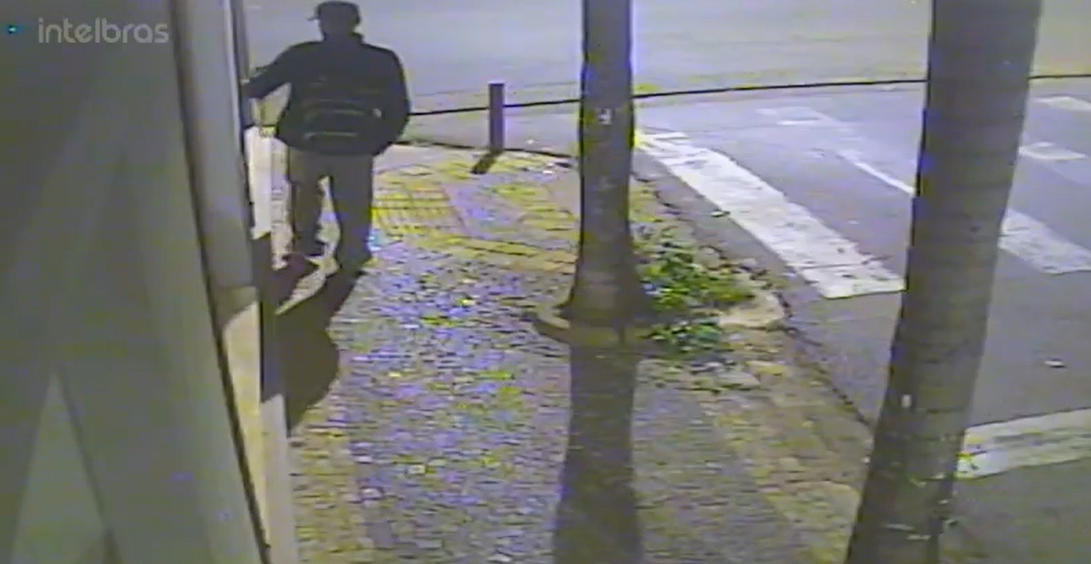VÍDEO: câmera de segurança flagra furto em joalheria de Limeira 
