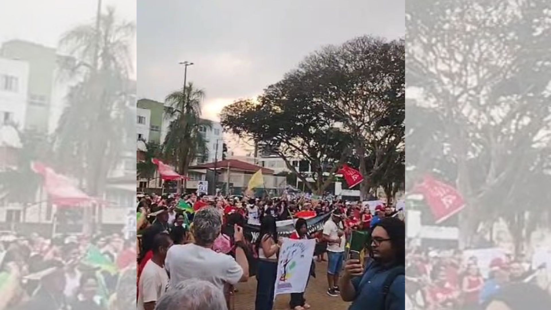 Manifestantes realizam ato contra PEC da Blindagem e PL da Anistia em Bauru