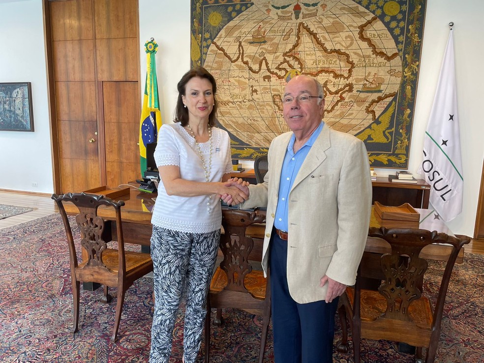 O ministro das Relações Exteriores, Mauro Vieira, e a futura chanceler argentina, Diana Mondino — Foto: Palácio do Itamaraty/Divulgação