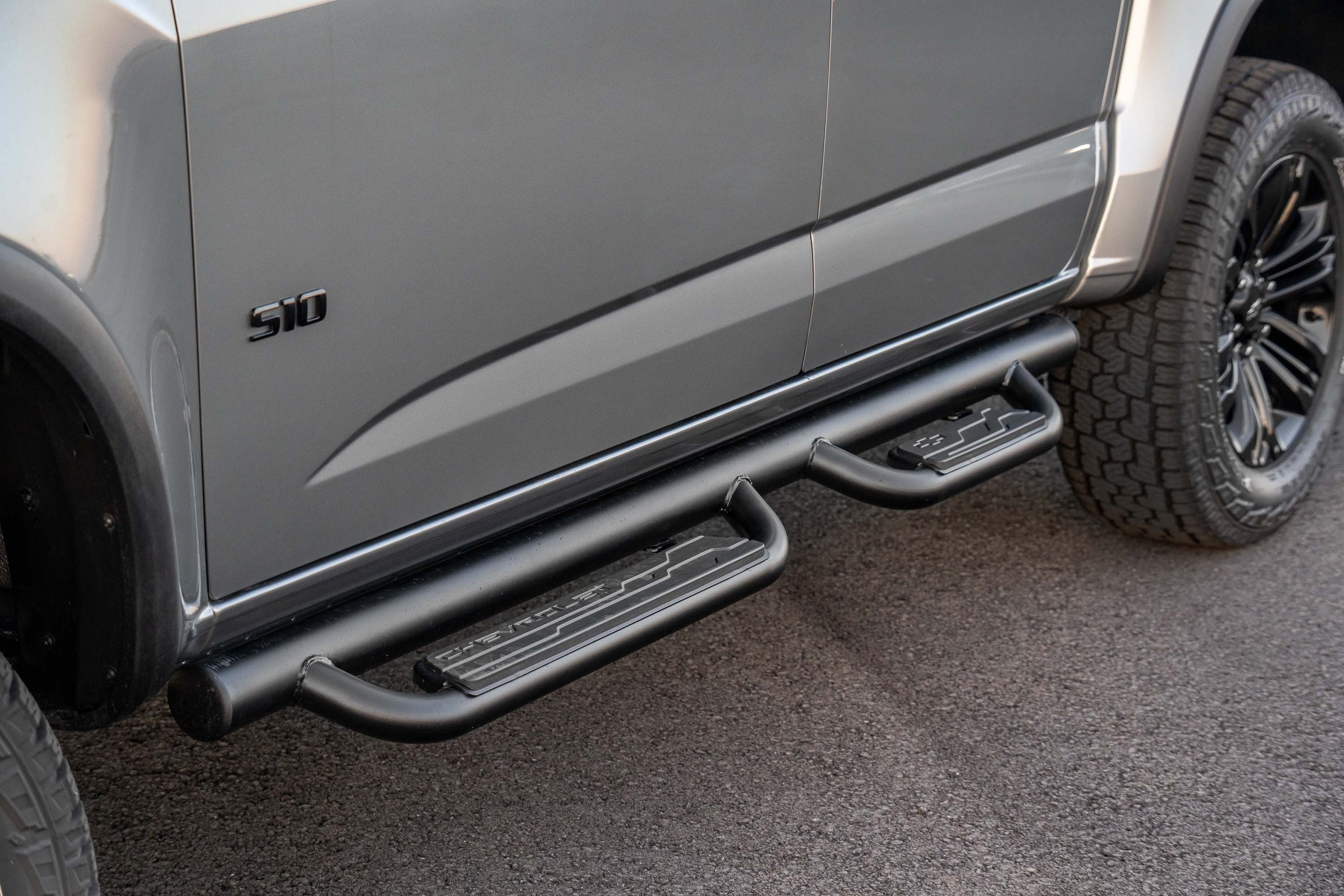 Estribos lateraios da Chevrolet S10 Trail Boss 2027. — Foto: Divulgação / GM
