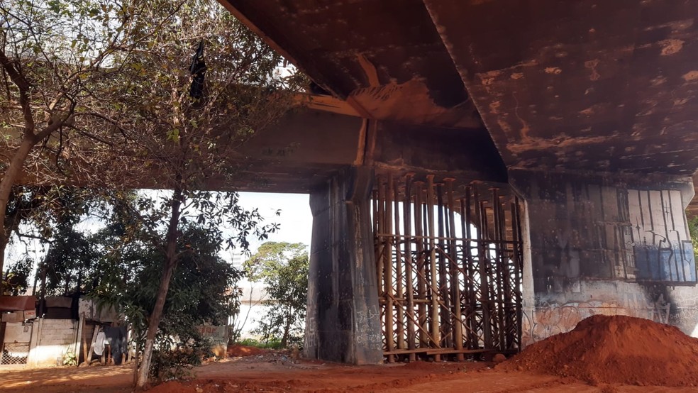 4 de 4
Al&ccedil;a de viaduto apresentava risco de desabar no centro de Bauru &mdash; Foto: Fernando Savioli/TV TEM