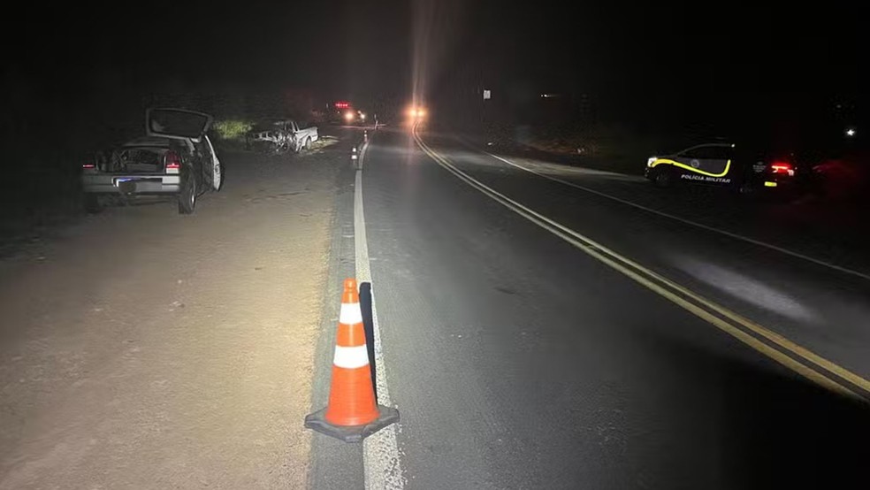 Seis pessoas ficaram feridas devido ao acidente em rodovia que passa por Alfredo Marcondes (SP) — Foto: Divulgação/Polícia Rodoviária