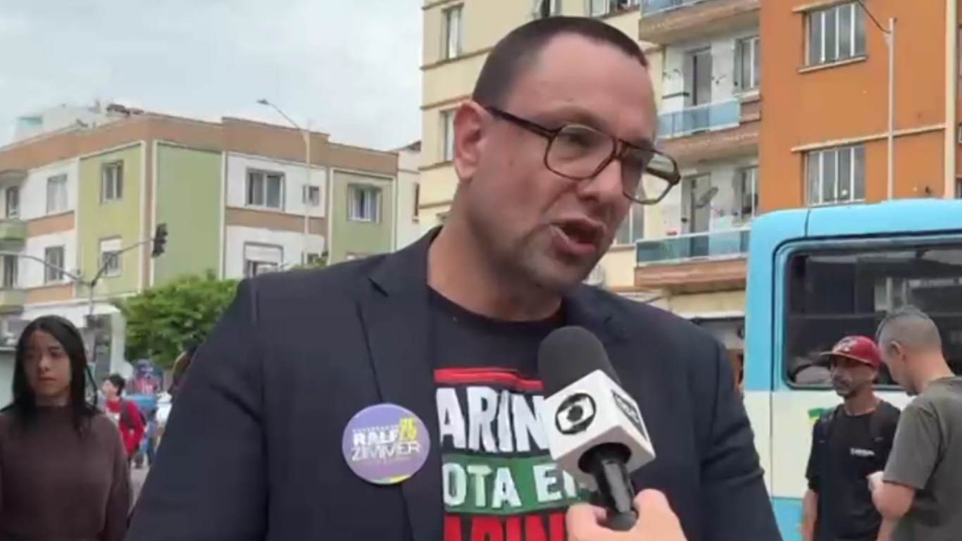 Eleições 2026 em SC: Ralf Zimer se reúne com apoiadores em terminal de ônibus e conversa com eleitores