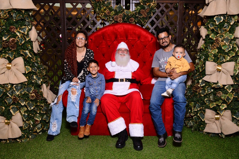 Letícia e o filho mais novo foram atropelados enquanto iam para apresentação do filho mais velho dela e do marido — Foto: Imagem cedida