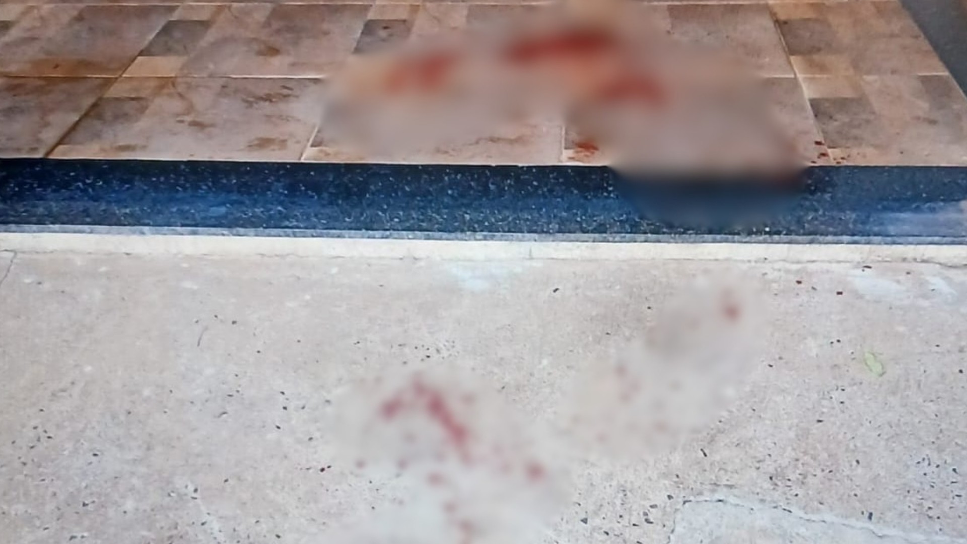Homem é preso após arremessar telha na cabeça de adolescente durante briga de vizinhos 
