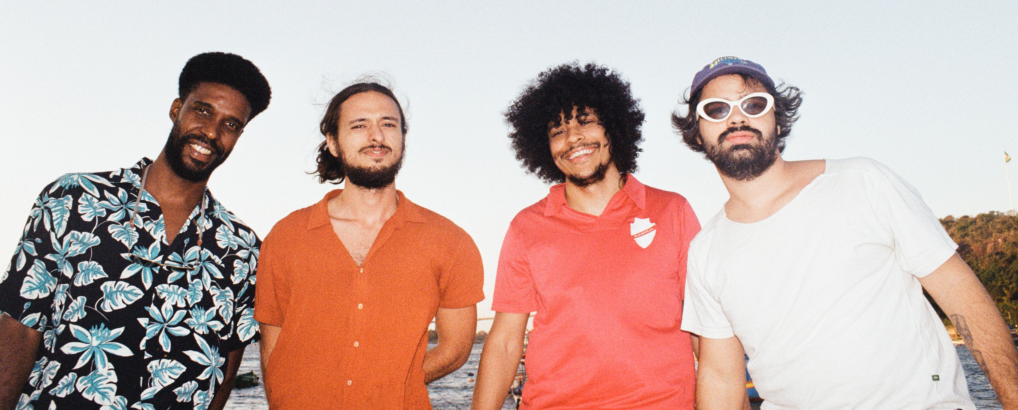 Boogarins dá à luz ‘Bacuri’, o primeiro álbum de músicas inéditas do quarteto de rock psicodélico em cinco anos