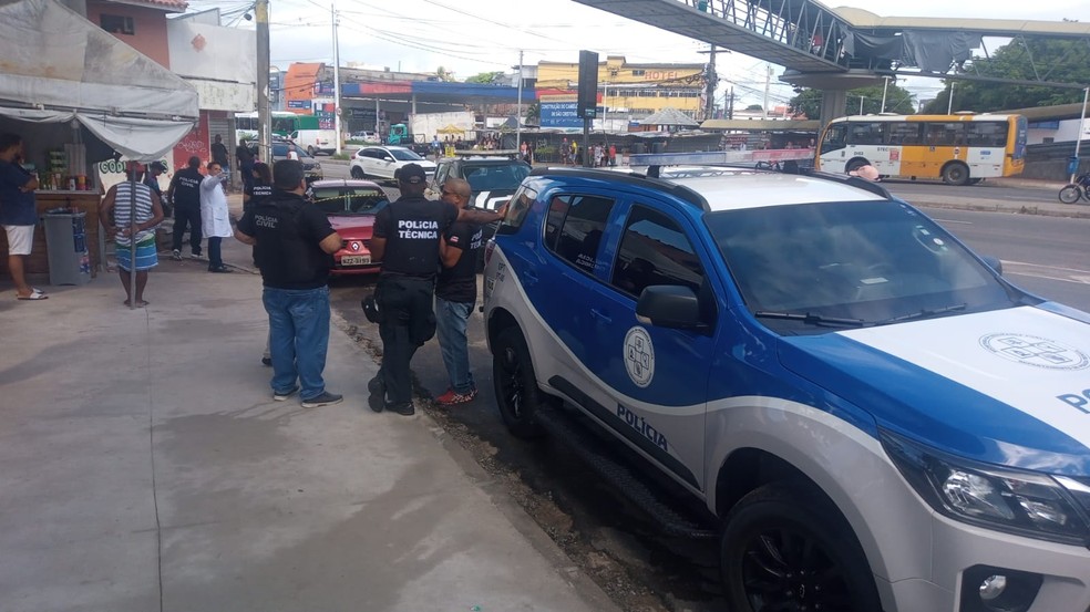 Policiais encontraram homem morto no local — Foto: Reprodução/Redes Sociais