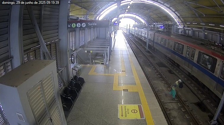 Vídeo mostra momento em que vítima de acidente no metrô de Salvador atravessou trilhos; irmão diz que homem estava atrasado para trabalho 