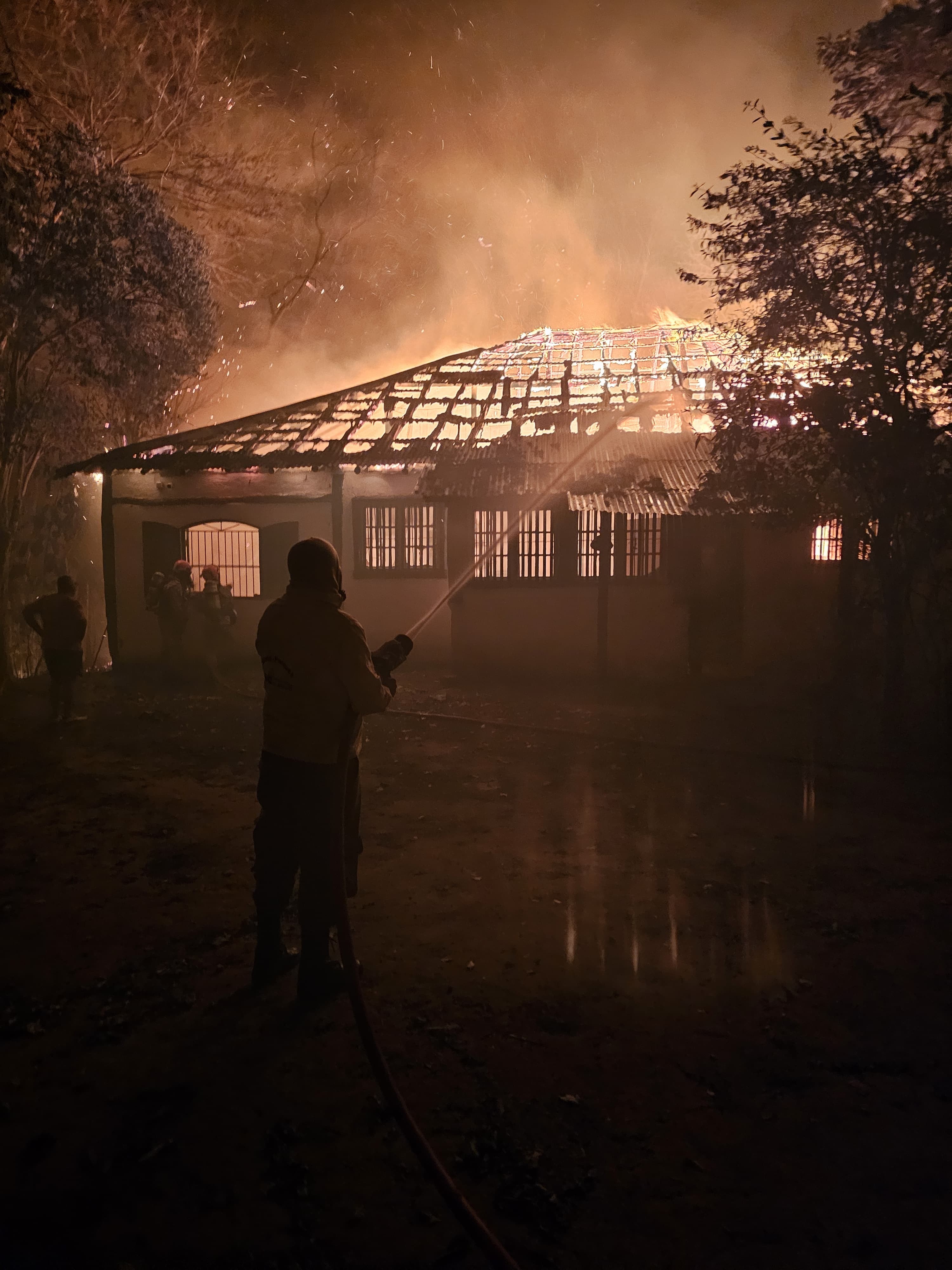 Homem preso suspeito de provocar incêndio na Serra da Beleza, em Valença, é transferido para a Cadeia Pública de Volta Redonda 