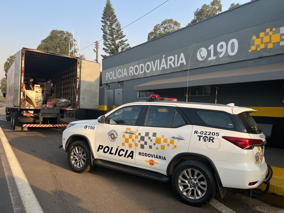 Polícia Rodoviária apreende 5,5 mil produtos sem documentação, em Presidente Prudente (SP) — Foto: Polícia Rodoviária