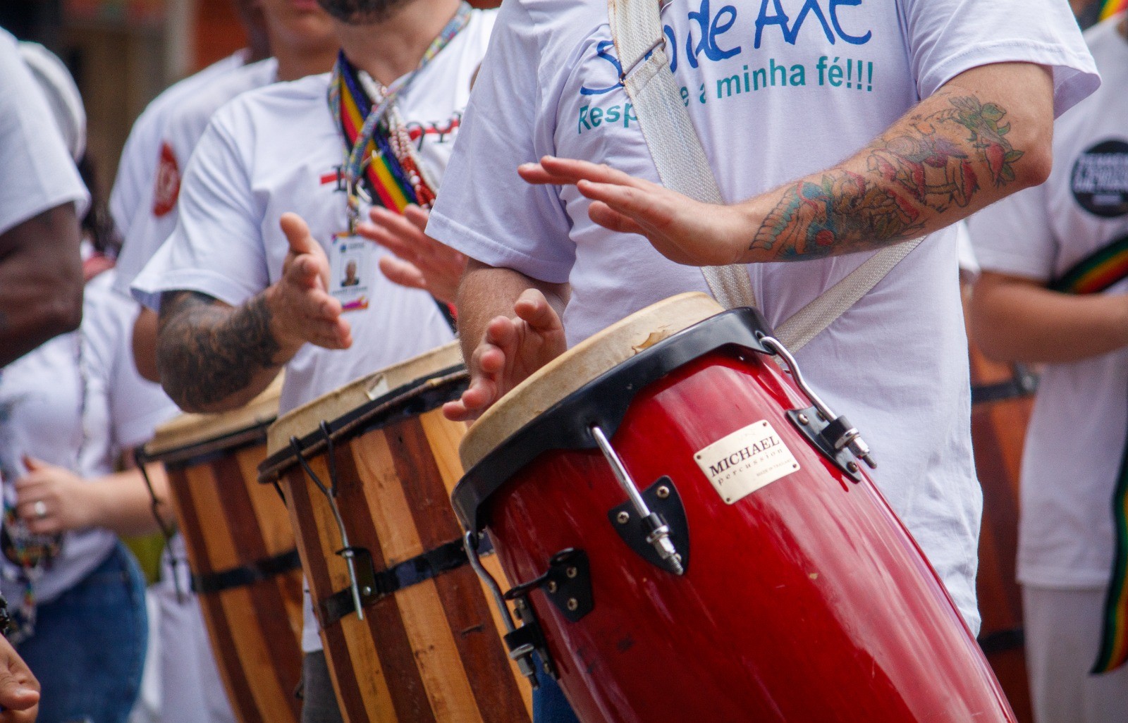 Evento reúne lideranças religiosas e comunidade acadêmica em debate sobre educação antirracista em Petrópolis