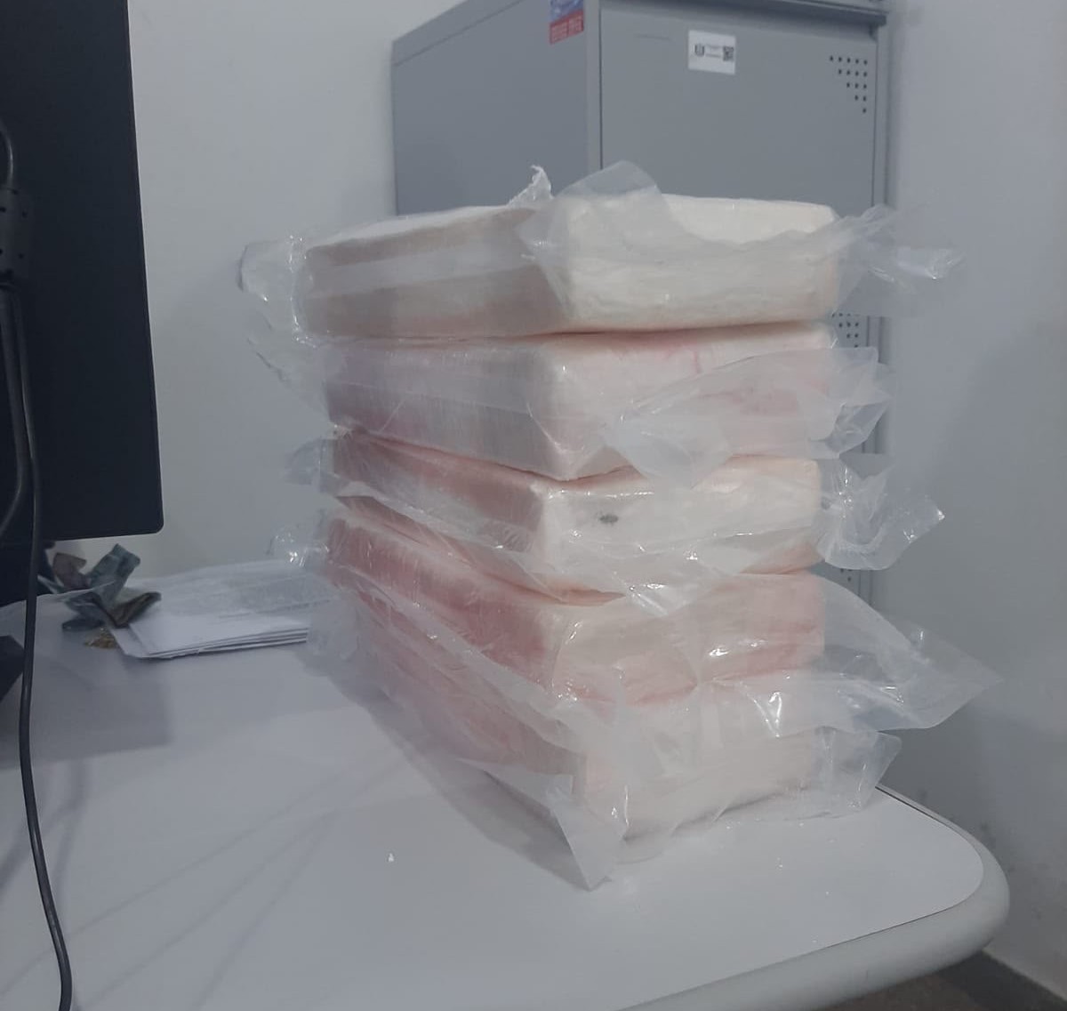PM apreende cinco quilos de cocaína e madeira sem documentação no Amapá