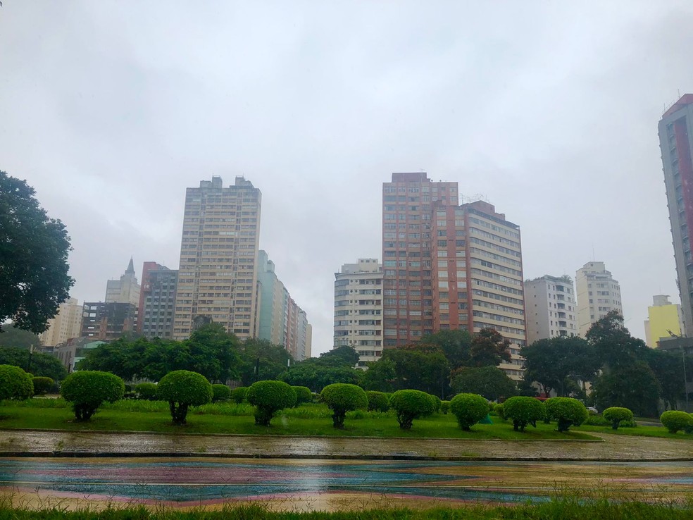 Céu nublado e chuvoso em Belo Horizonte (MG). — Foto: Cristina Moreno de Castro/g1
