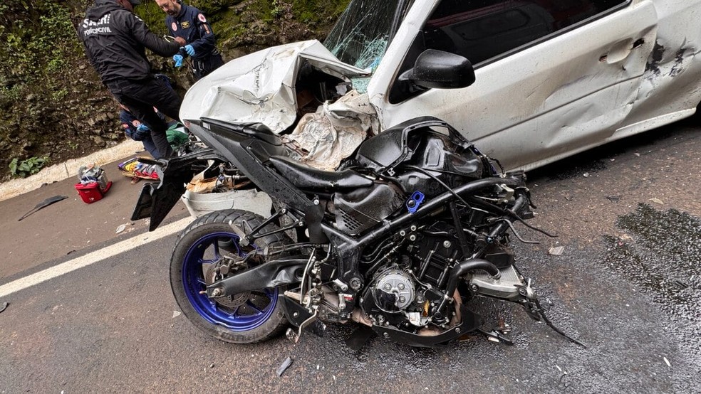 Acidente grave na BR-282 deixa 1 morto e bloqueia rodovia