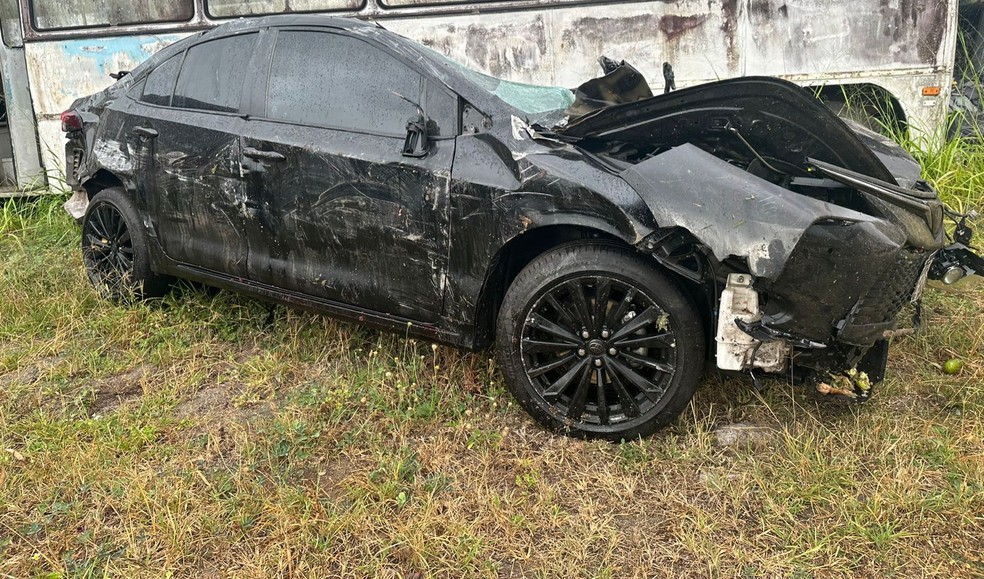 Colisão entre veículos deixa três mortos e um ferido em Feira de Santana - Foto: PRF