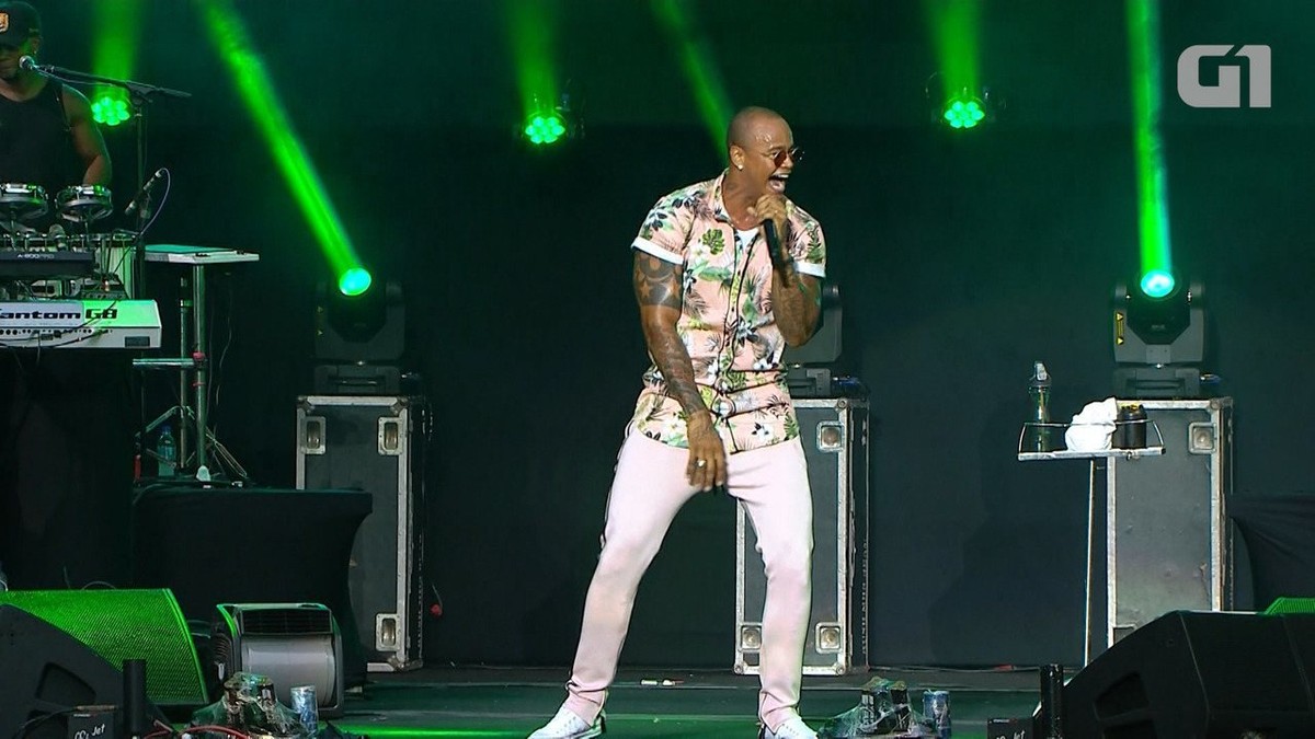 Festival de Verão: Léo Santana representa o pagodão e faz público meter  dança na pista