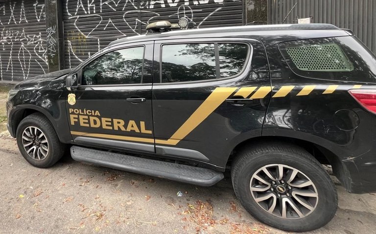 Operação da PF mira grupo que se passava por policiais para dar golpes em empresários no interior de SP 