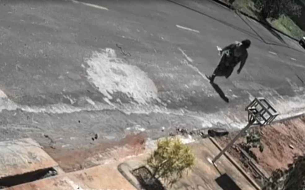 Idosa desaparece em Poloni (SP) &mdash; Foto: Divulga&ccedil;&atilde;o / C&acirc;mera de Seguran&ccedil;a