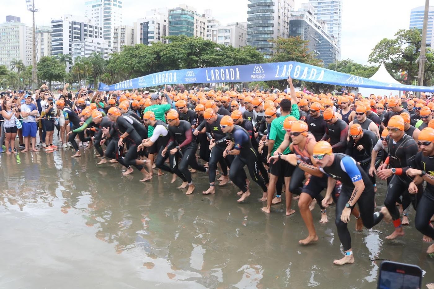 Troféu Brasil de Triathlon altera trânsito em Santos no domingo; veja rotas alternativas