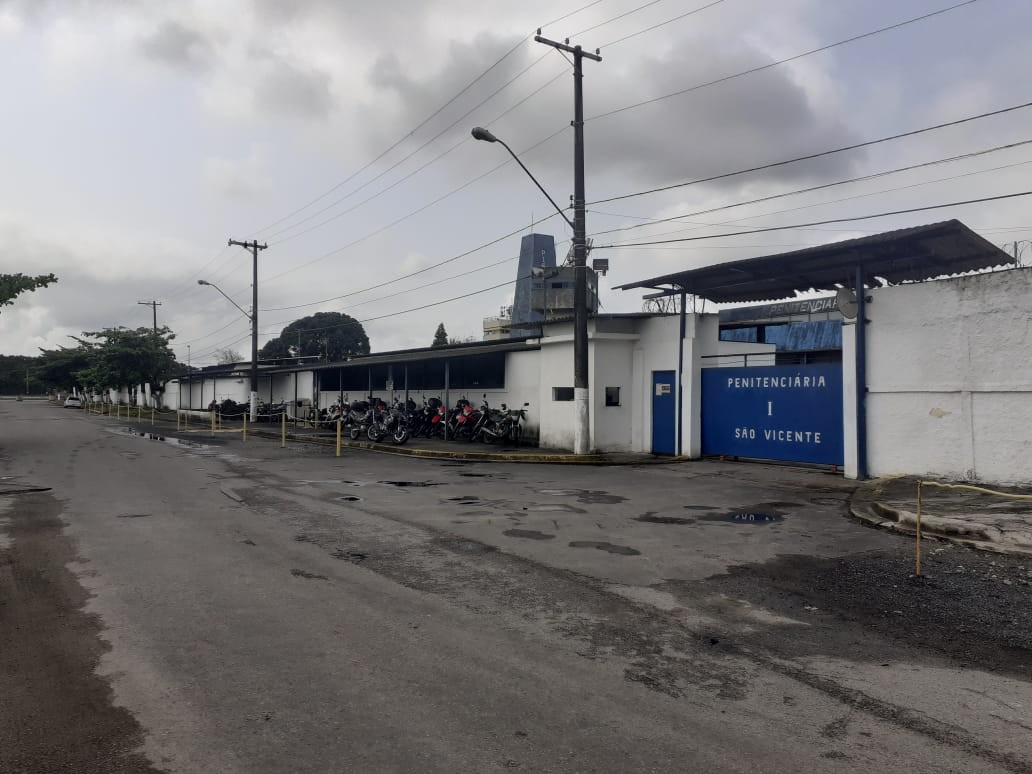 Fuga de penitenciária no litoral de SP: detento aproveita movimentação de visitantes e escala cerca de segurança